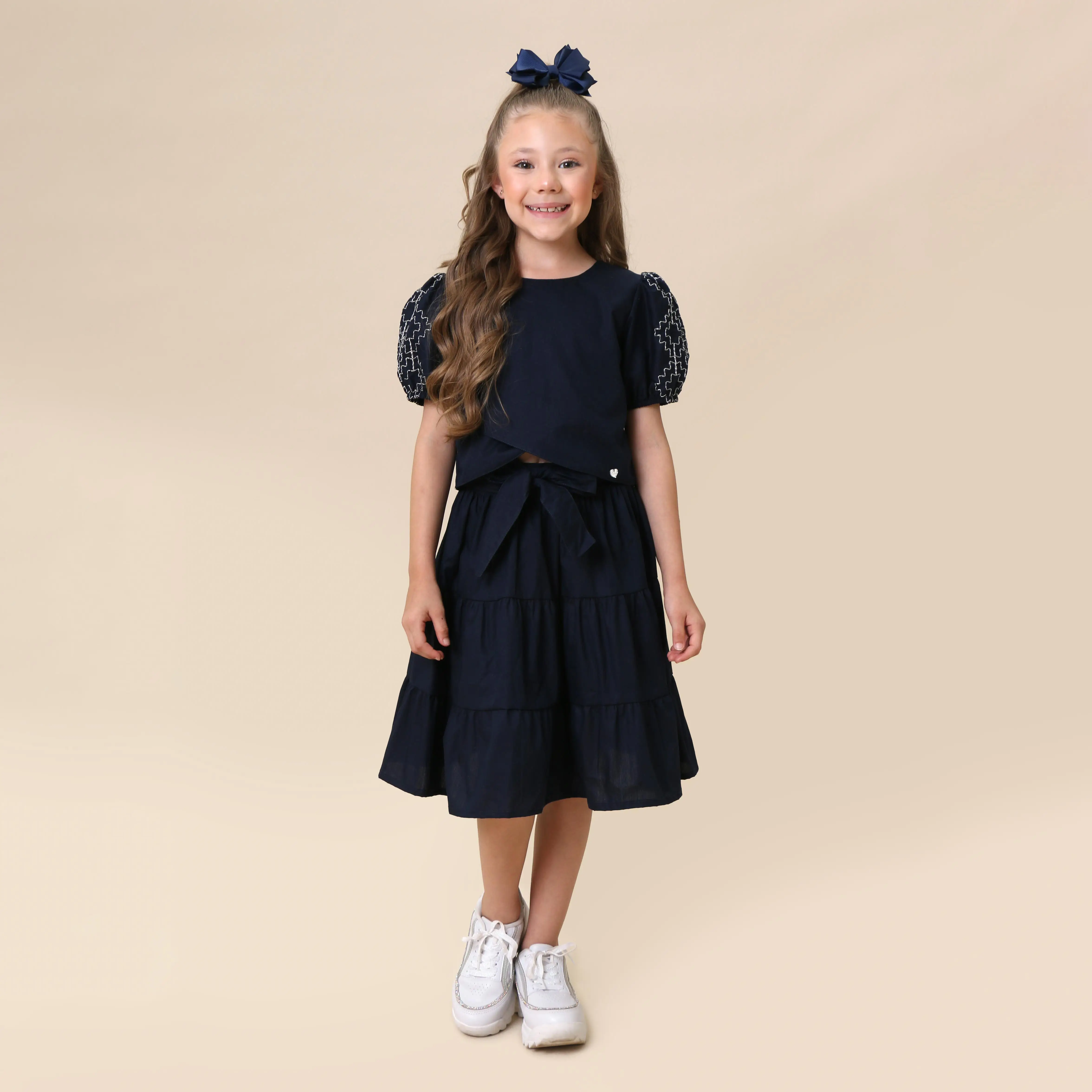 CONJUNTO DE ALGODAO COM MANGA BORDADA NA COR DOURADO COR: MARINHO